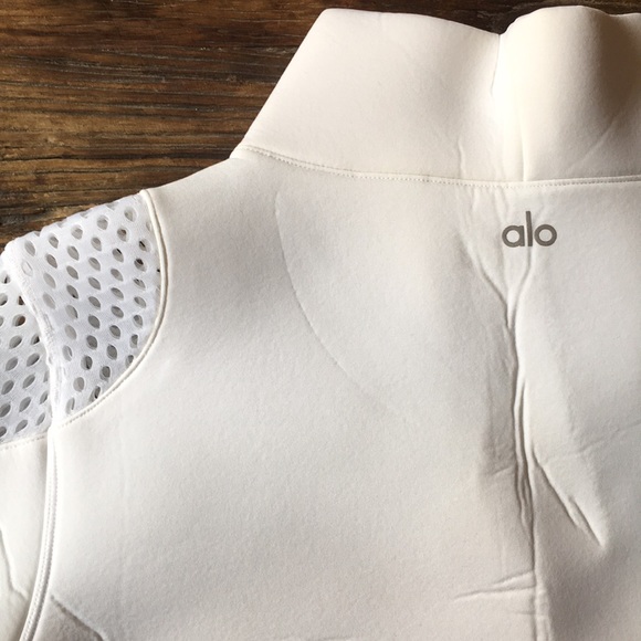 Alo Yoga short sleeve top - Picture 3 of 5